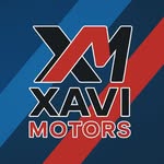 XM Xavi Motors, emblema en azul y rojo